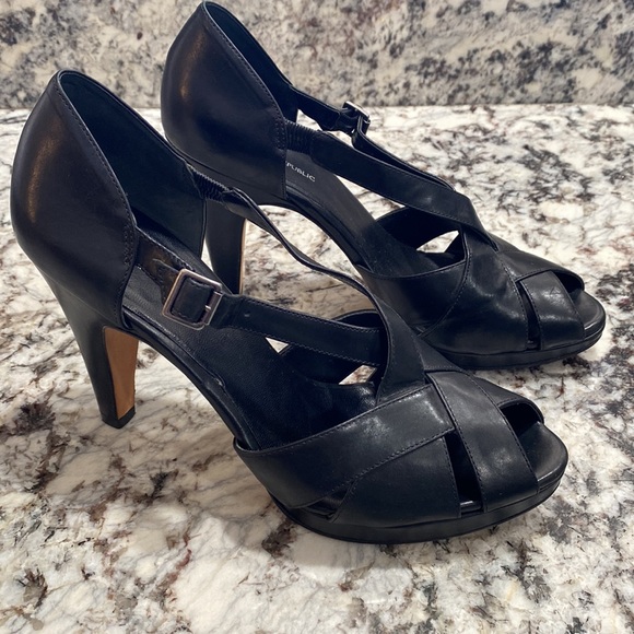 Banana Republic black heels - Picture 3 of 8